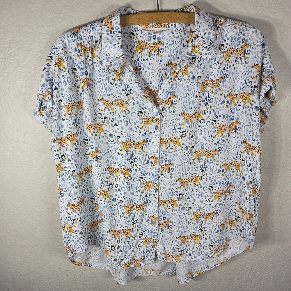 Jane & Delancey Leopard Safari Print Shirt Sz M White Short Sleeve High Low Hem